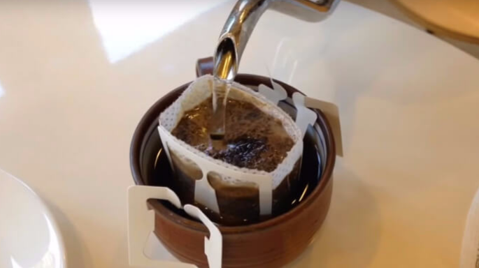 Machine d'emballage de café en sachet goutte à goutte